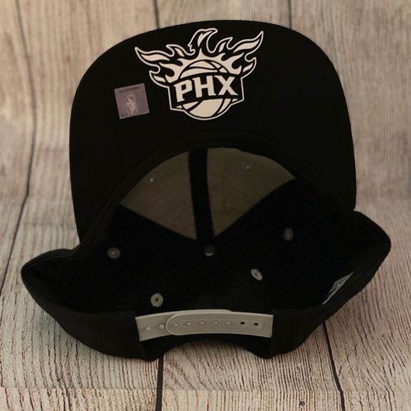 Phoenix Suns - Black and White Raised Logo - Picture 7 of 8